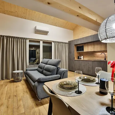 Komfort Z Jakuzzi Przy Parku Zdrojowym בקתה